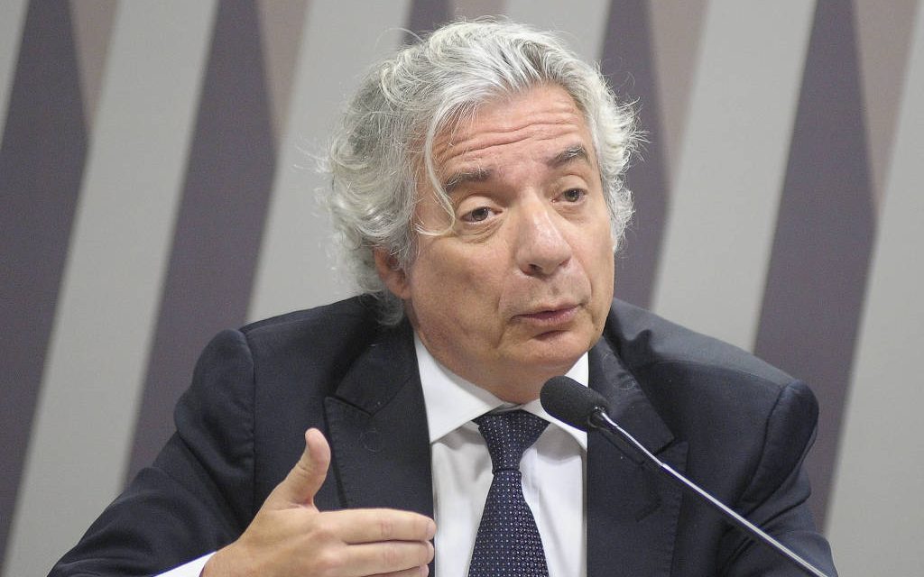 Indicado para comando da Petrobras defende amortecimento dos preços de combustíveis