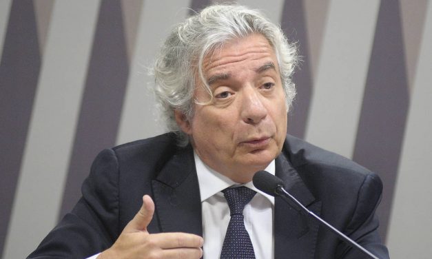 Indicado para comando da Petrobras defende amortecimento dos preços de combustíveis