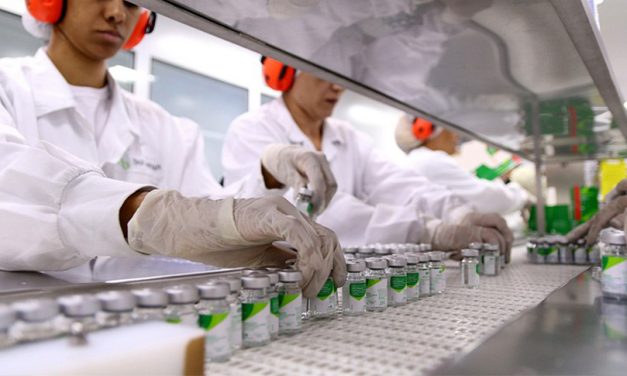 Produção industrial recua após quatro meses de alta