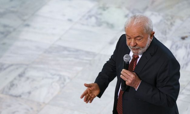 Lula fala em briga para mudar lógica da desigualdade via reforma tributária