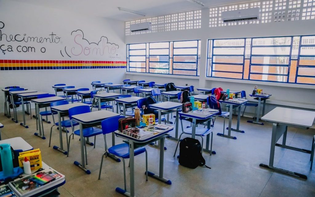 Brasil tem 500 mil matrículas a menos na rede pública; ensino privado aumenta