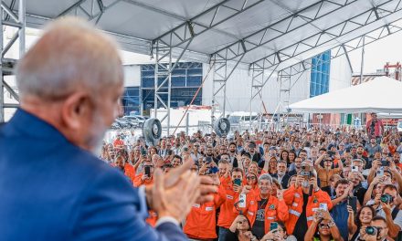 Lula atende a pedido de Niterói e defende conteúdo nacional de navios