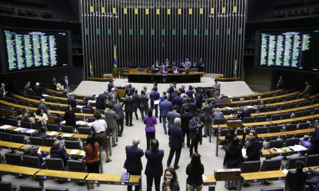 Câmara desvia fundo de saúde e educação para pagar dívidas do agro