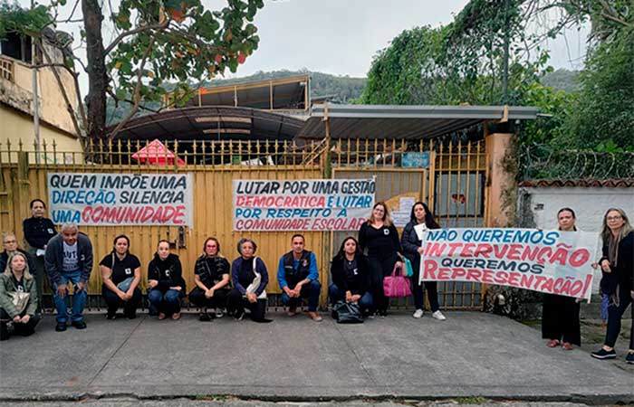 Professores protestam contra indicação de cargos em escolas de Niterói