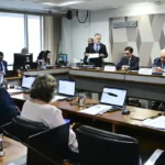 CCJ do Senado aprova PEC que acaba com jornada 6×1